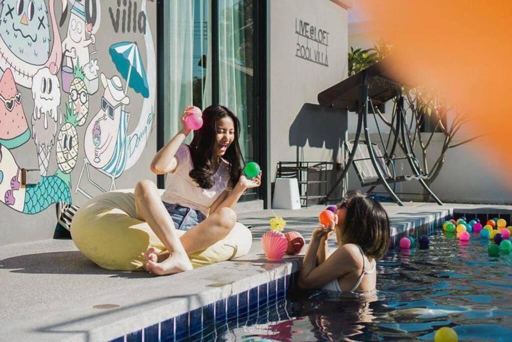 Live@loft Pool @